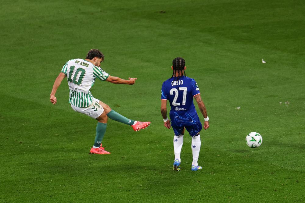 西媒：皇马10名后卫伤了6人，3天后就要对阵曼城